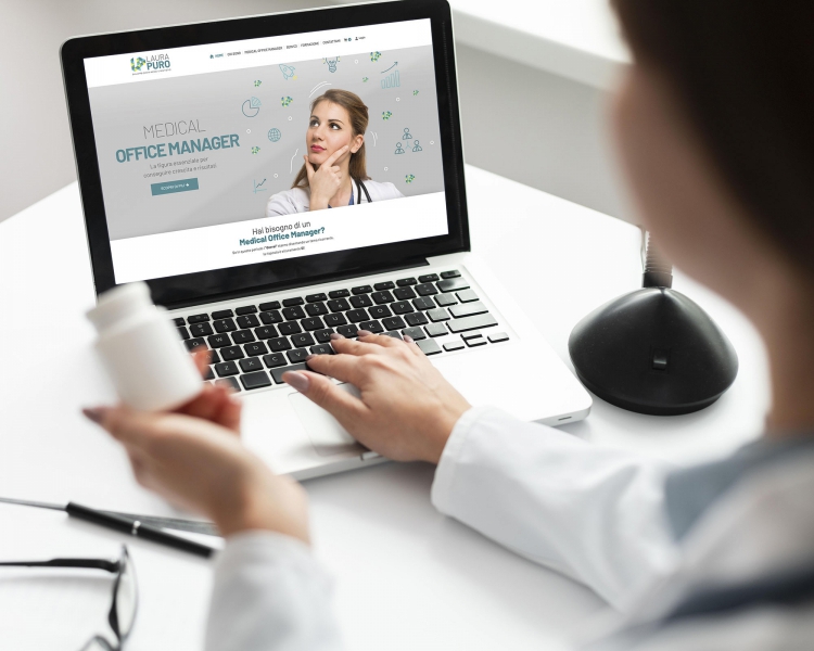 Laura Puro<br><strong>Sito E-commerce</strong>